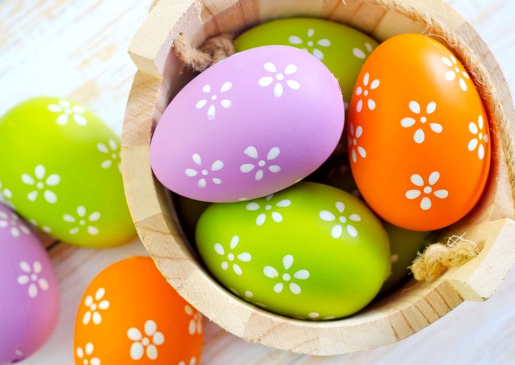Как красить пасхальные яйца