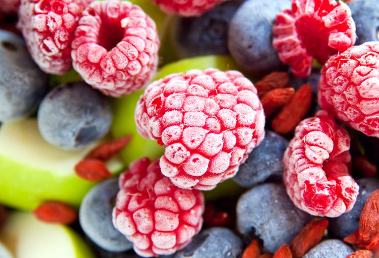 Как заморозить свежие фрукты и ягоды