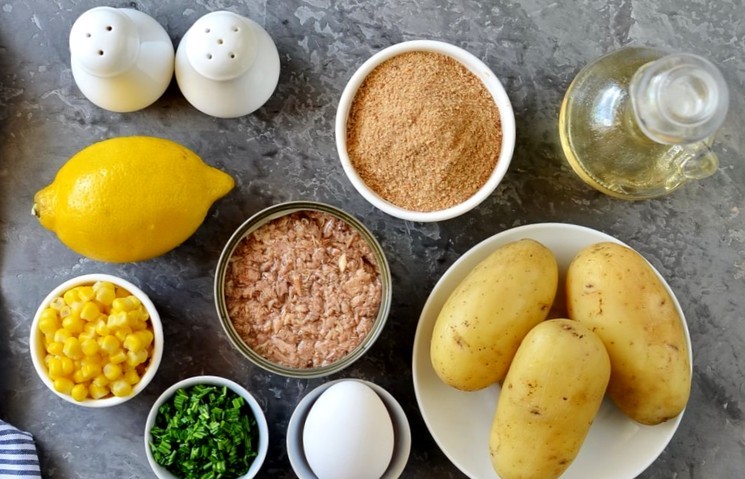 Ингредиенты для приготовления картофельных котлет с рыбой