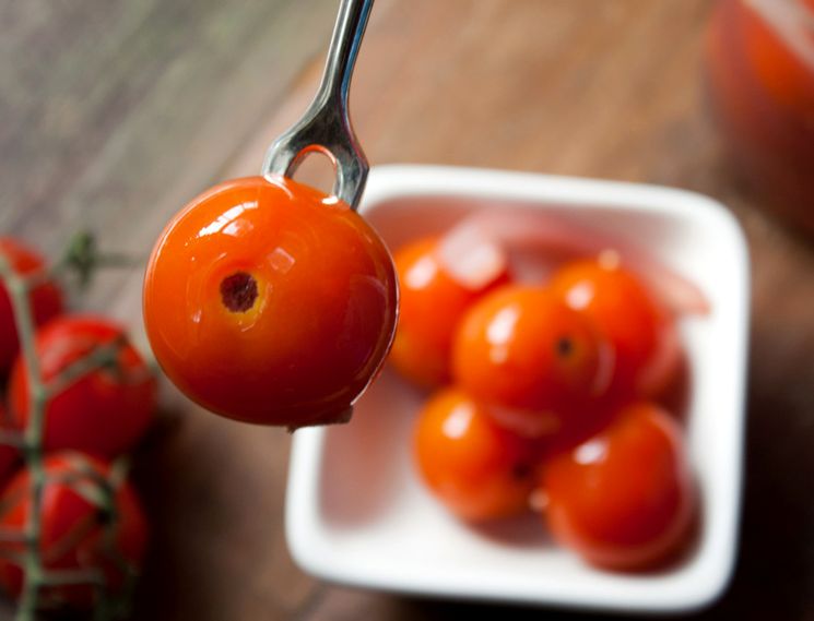Рецепт консервирования целых томатов без специй