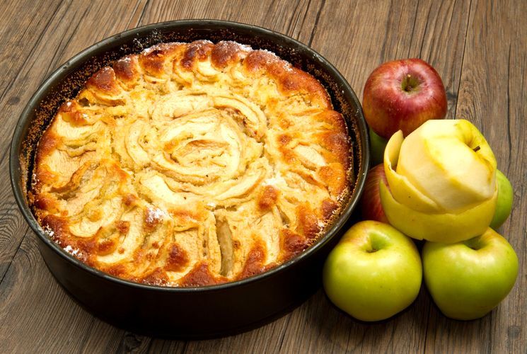 рецепт шарлотки на кефирном тесте с яблоками