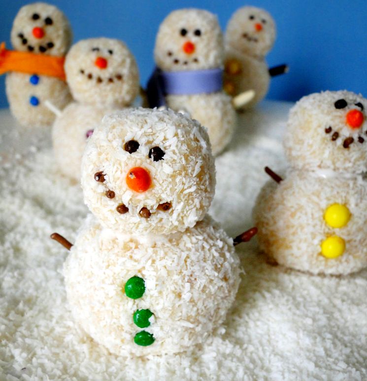 Десерты - снеговики из белых трюфелей