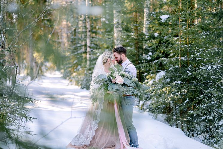 Сказочная свадьба в зимнем лесу